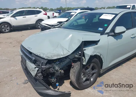 2025 Kia K4 Lxs из США, поврежденный, VIN 3KPFT4DE3SE108752